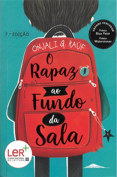 O rapaz ao fundo da sala / Onjali Q. Raúf